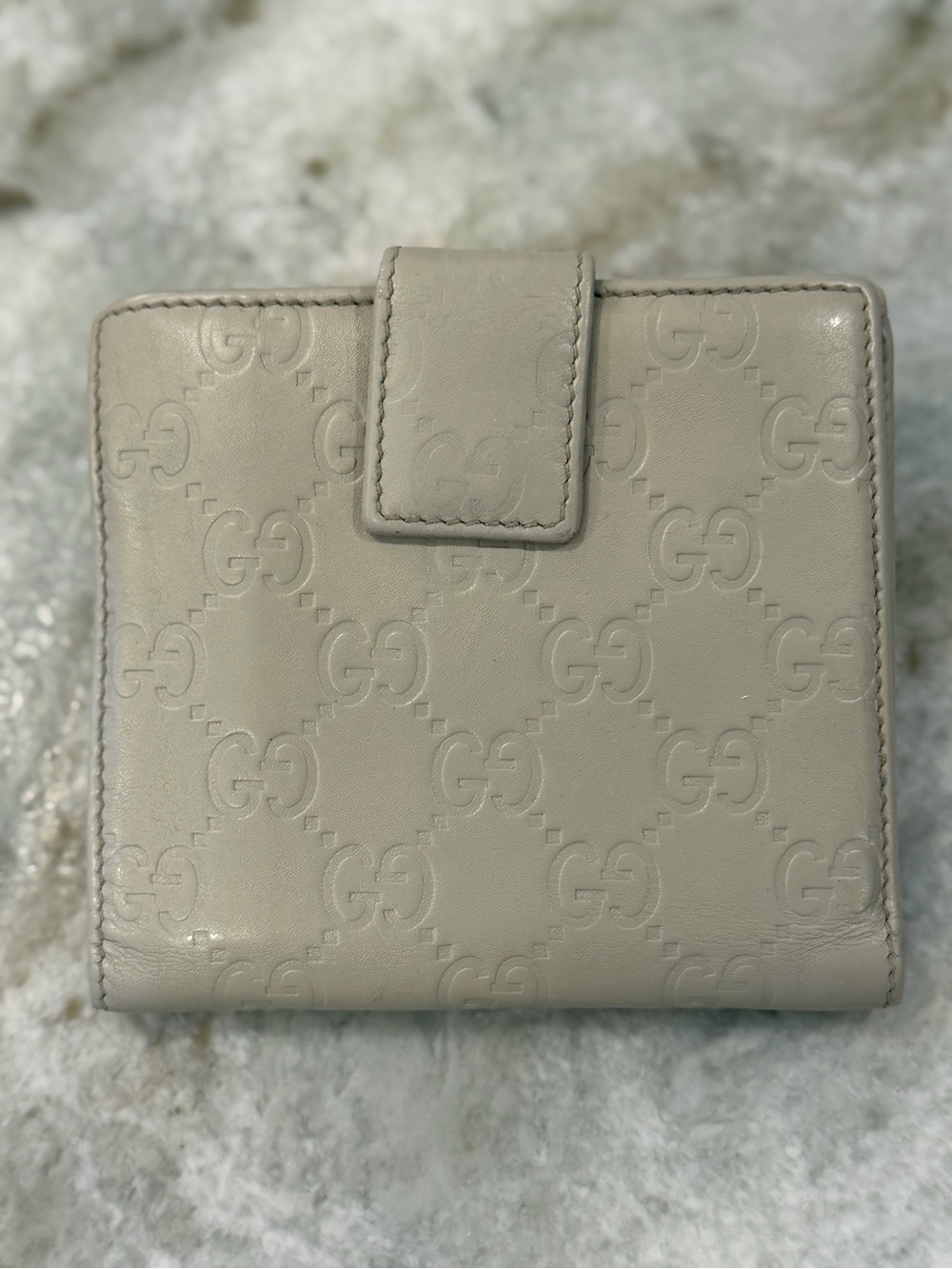Gucci Small Taupe Embossed GG Leather Wallet with Gold Bow - Picture 2 of 4